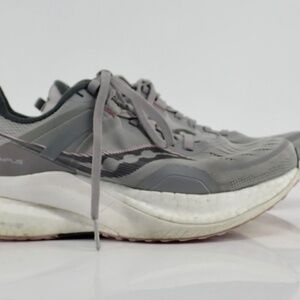 Saucony Womens Size 7W Tempus Gray & Pink Running Shoes 60254